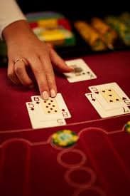 Antarmuka aplikasi mobile mpire88 menampilkan menu sepak bola Liga 1 dan live casino